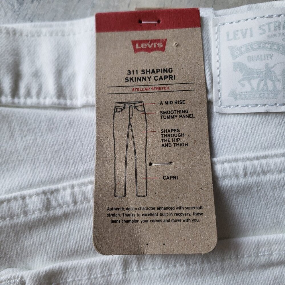 NWT - Levi's Women's 311 Shaping Skinny Capri White - Size 33